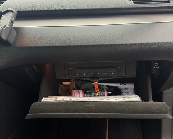 Чорний Фольксваген Пассат, об'ємом двигуна 2 л та пробігом 370 тис. км за 8100 $, фото 30 на Automoto.ua