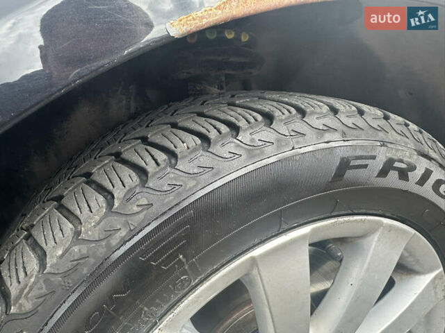 Черный Фольксваген Пассат, объемом двигателя 1.97 л и пробегом 280 тыс. км за 7400 $, фото 20 на Automoto.ua