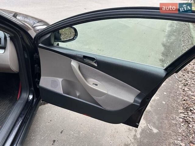 Черный Фольксваген Пассат, объемом двигателя 1.97 л и пробегом 434 тыс. км за 5700 $, фото 10 на Automoto.ua