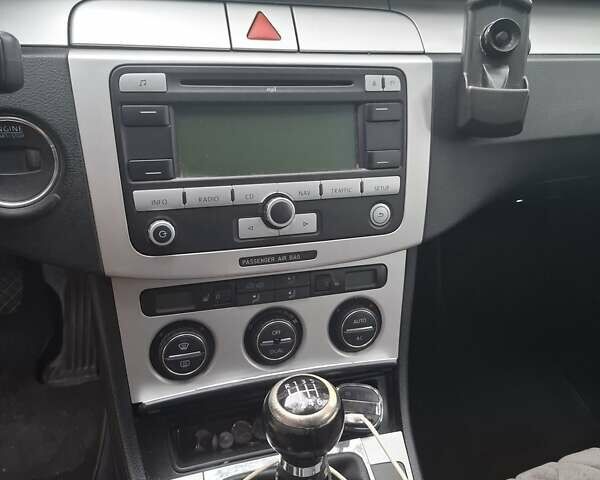 Черный Фольксваген Пассат, объемом двигателя 2 л и пробегом 347 тыс. км за 7650 $, фото 6 на Automoto.ua