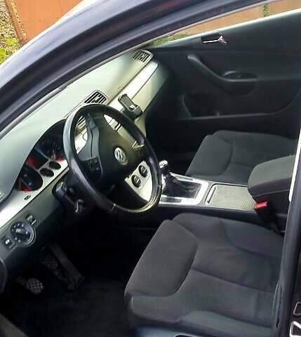 Черный Фольксваген Пассат, объемом двигателя 2 л и пробегом 302 тыс. км за 6300 $, фото 1 на Automoto.ua