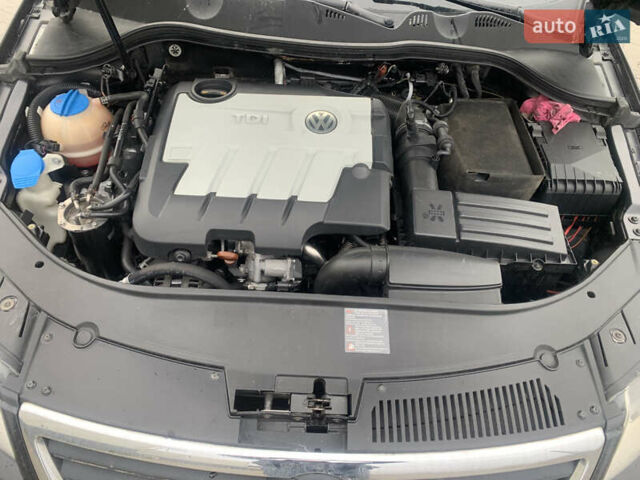 Черный Фольксваген Пассат, объемом двигателя 1.97 л и пробегом 230 тыс. км за 5900 $, фото 1 на Automoto.ua