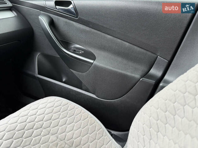 Черный Фольксваген Пассат, объемом двигателя 1.97 л и пробегом 370 тыс. км за 4700 $, фото 52 на Automoto.ua