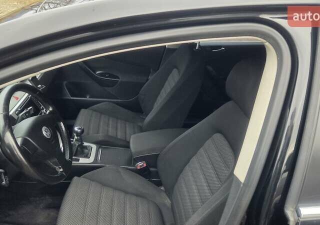 Черный Фольксваген Пассат, объемом двигателя 1.97 л и пробегом 279 тыс. км за 4950 $, фото 16 на Automoto.ua