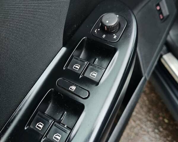 Черный Фольксваген Пассат, объемом двигателя 2 л и пробегом 265 тыс. км за 7199 $, фото 35 на Automoto.ua