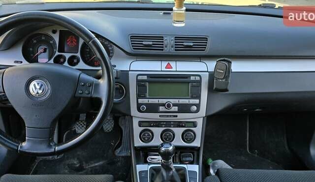 Черный Фольксваген Пассат, объемом двигателя 1.97 л и пробегом 275 тыс. км за 7500 $, фото 16 на Automoto.ua