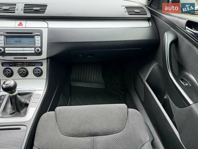 Чорний Фольксваген Пассат, об'ємом двигуна 1.97 л та пробігом 370 тис. км за 4600 $, фото 56 на Automoto.ua