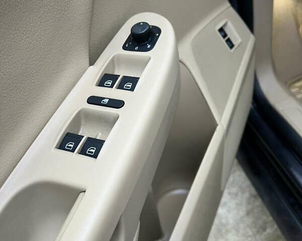 Черный Фольксваген Пассат, объемом двигателя 2 л и пробегом 388 тыс. км за 5950 $, фото 24 на Automoto.ua