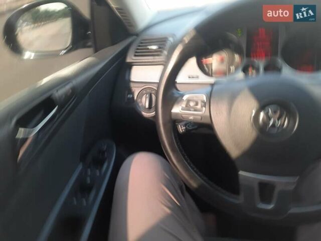 Черный Фольксваген Пассат, объемом двигателя 2 л и пробегом 299 тыс. км за 7000 $, фото 2 на Automoto.ua