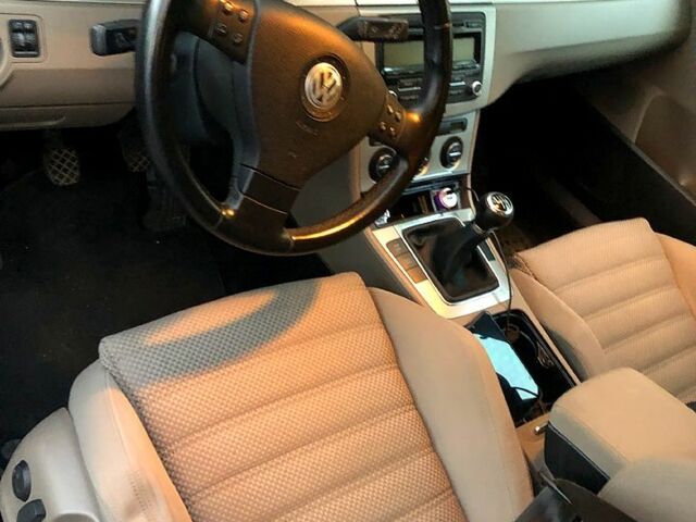 Черный Фольксваген Пассат, объемом двигателя 1.4 л и пробегом 193 тыс. км за 6600 $, фото 4 на Automoto.ua