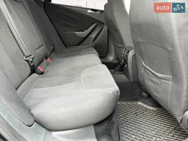 Черный Фольксваген Пассат, объемом двигателя 1.97 л и пробегом 249 тыс. км за 4800 $, фото 61 на Automoto.ua