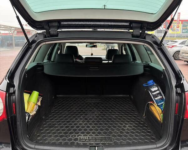 Чорний Фольксваген Пассат, об'ємом двигуна 2 л та пробігом 370 тис. км за 8100 $, фото 41 на Automoto.ua