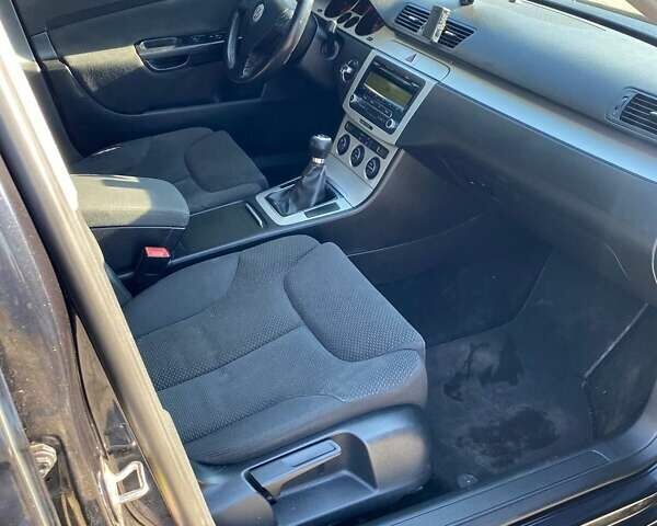 Чорний Фольксваген Пассат, об'ємом двигуна 2 л та пробігом 280 тис. км за 6500 $, фото 8 на Automoto.ua