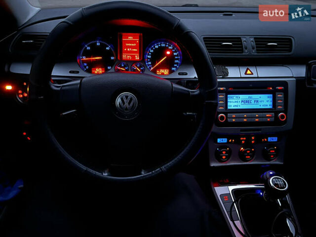 Черный Фольксваген Пассат, объемом двигателя 1.97 л и пробегом 306 тыс. км за 7000 $, фото 22 на Automoto.ua