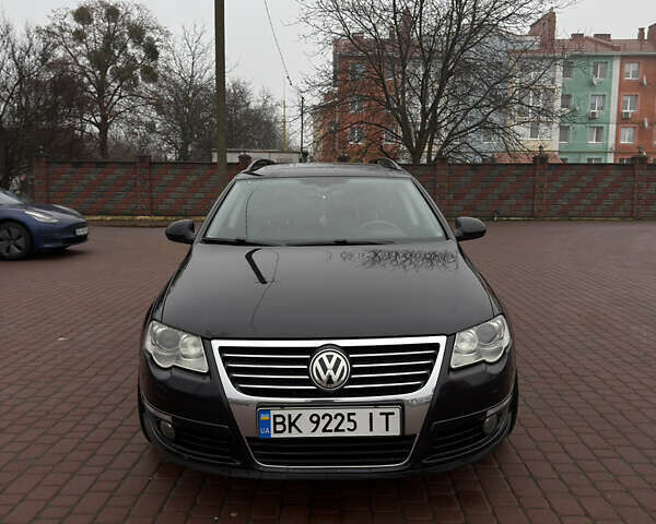 Чорний Фольксваген Пассат, об'ємом двигуна 2 л та пробігом 370 тис. км за 8100 $, фото 2 на Automoto.ua