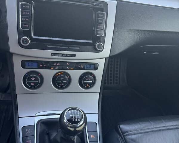 Черный Фольксваген Пассат, объемом двигателя 1.97 л и пробегом 244 тыс. км за 7500 $, фото 18 на Automoto.ua