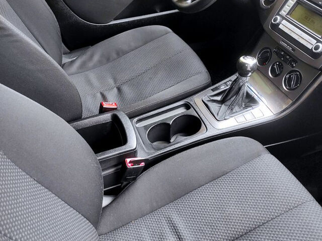 Черный Фольксваген Пассат, объемом двигателя 1.6 л и пробегом 333 тыс. км за 6900 $, фото 8 на Automoto.ua