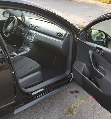 Чорний Фольксваген Пассат, об'ємом двигуна 1.6 л та пробігом 220 тис. км за 6399 $, фото 25 на Automoto.ua