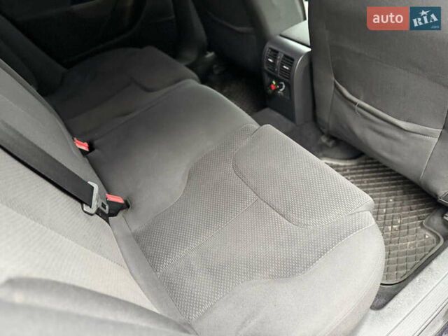 Черный Фольксваген Пассат, объемом двигателя 1.97 л и пробегом 370 тыс. км за 4700 $, фото 60 на Automoto.ua