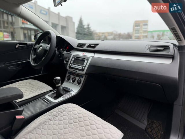 Черный Фольксваген Пассат, объемом двигателя 1.97 л и пробегом 370 тыс. км за 4700 $, фото 50 на Automoto.ua
