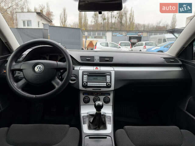 Черный Фольксваген Пассат, объемом двигателя 1.97 л и пробегом 249 тыс. км за 4800 $, фото 45 на Automoto.ua