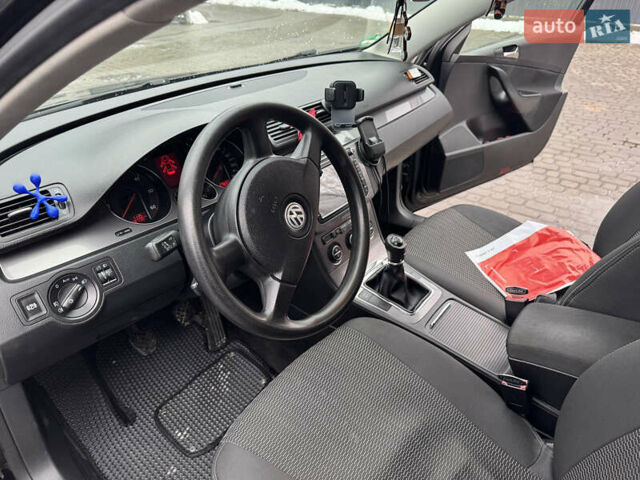 Черный Фольксваген Пассат, объемом двигателя 1.97 л и пробегом 245 тыс. км за 6200 $, фото 18 на Automoto.ua