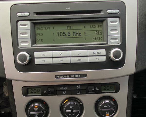 Черный Фольксваген Пассат, объемом двигателя 1.6 л и пробегом 326 тыс. км за 5499 $, фото 12 на Automoto.ua