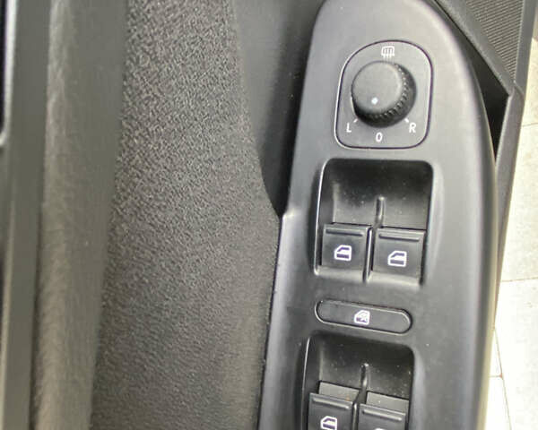 Черный Фольксваген Пассат, объемом двигателя 1.6 л и пробегом 326 тыс. км за 5499 $, фото 9 на Automoto.ua