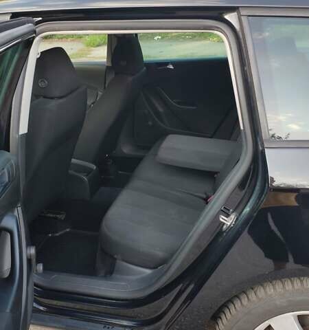 Чорний Фольксваген Пассат, об'ємом двигуна 1.6 л та пробігом 220 тис. км за 6399 $, фото 28 на Automoto.ua