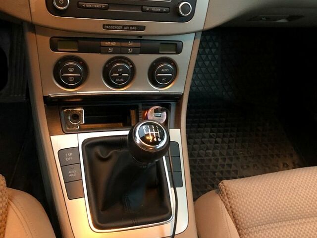 Черный Фольксваген Пассат, объемом двигателя 1.4 л и пробегом 193 тыс. км за 6600 $, фото 5 на Automoto.ua