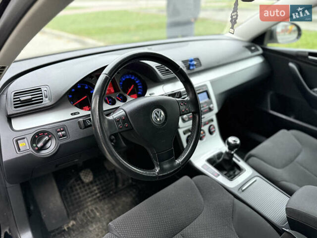 Черный Фольксваген Пассат, объемом двигателя 1.4 л и пробегом 277 тыс. км за 5999 $, фото 18 на Automoto.ua