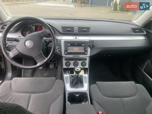 Черный Фольксваген Пассат, объемом двигателя 1.97 л и пробегом 230 тыс. км за 5900 $, фото 4 на Automoto.ua