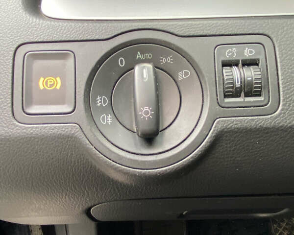 Черный Фольксваген Пассат, объемом двигателя 1.6 л и пробегом 326 тыс. км за 5499 $, фото 10 на Automoto.ua