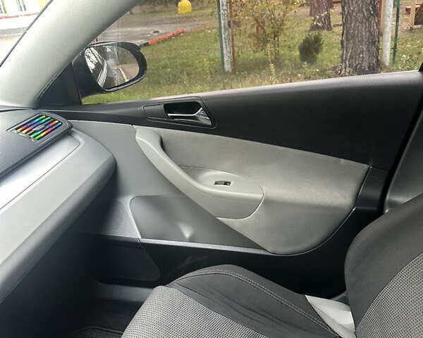 Черный Фольксваген Пассат, объемом двигателя 2 л и пробегом 244 тыс. км за 6000 $, фото 11 на Automoto.ua