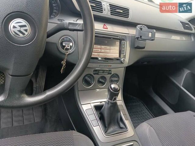 Черный Фольксваген Пассат, объемом двигателя 1.9 л и пробегом 213 тыс. км за 8000 $, фото 2 на Automoto.ua