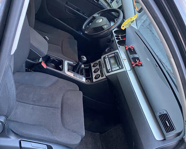 Черный Фольксваген Пассат, объемом двигателя 1.97 л и пробегом 311 тыс. км за 5899 $, фото 14 на Automoto.ua