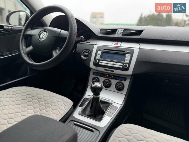 Черный Фольксваген Пассат, объемом двигателя 1.97 л и пробегом 370 тыс. км за 4700 $, фото 46 на Automoto.ua