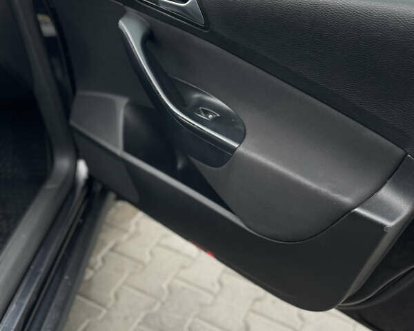 Черный Фольксваген Пассат, объемом двигателя 1.97 л и пробегом 274 тыс. км за 5700 $, фото 18 на Automoto.ua