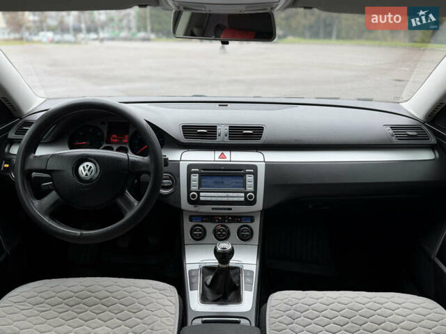 Черный Фольксваген Пассат, объемом двигателя 1.97 л и пробегом 370 тыс. км за 4700 $, фото 51 на Automoto.ua