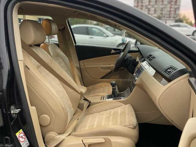 Чорний Фольксваген Пассат, об'ємом двигуна 2 л та пробігом 340 тис. км за 2700 $, фото 3 на Automoto.ua