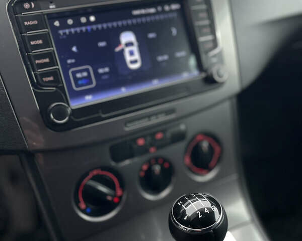 Черный Фольксваген Пассат, объемом двигателя 1.97 л и пробегом 274 тыс. км за 5700 $, фото 14 на Automoto.ua