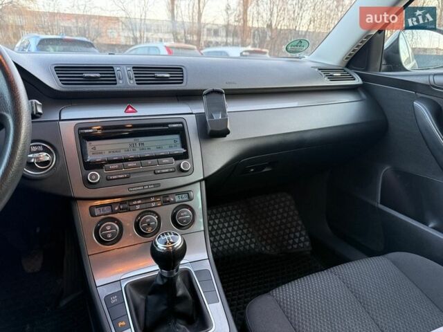 Черный Фольксваген Пассат, объемом двигателя 1.6 л и пробегом 224 тыс. км за 7900 $, фото 9 на Automoto.ua