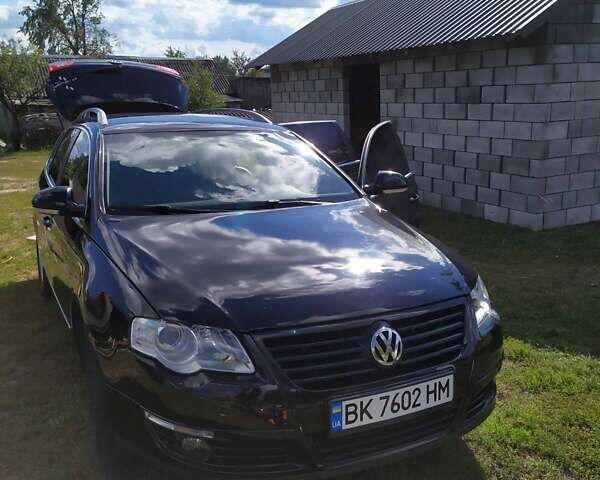Черный Фольксваген Пассат, объемом двигателя 1.8 л и пробегом 179 тыс. км за 6400 $, фото 1 на Automoto.ua