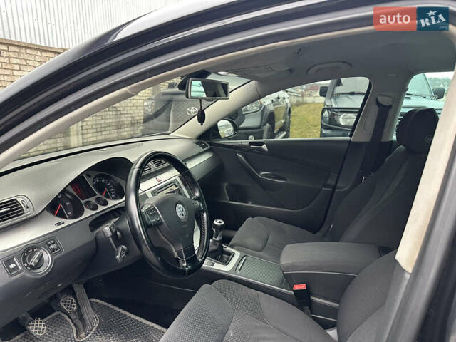 Чорний Фольксваген Пассат, об'ємом двигуна 2 л та пробігом 330 тис. км за 6500 $, фото 8 на Automoto.ua