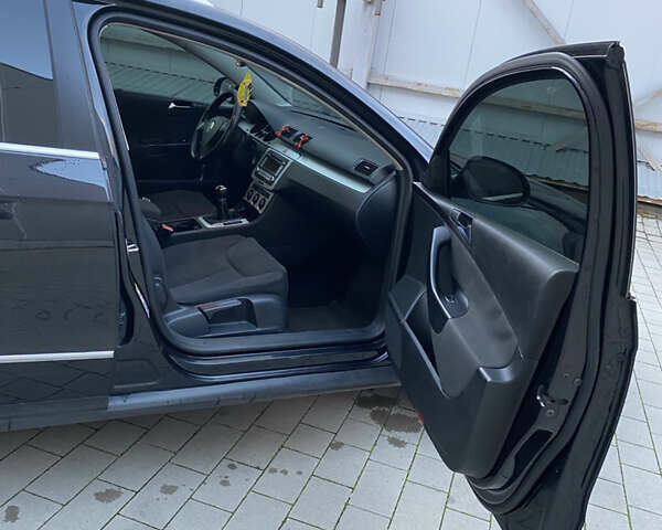 Черный Фольксваген Пассат, объемом двигателя 1.97 л и пробегом 311 тыс. км за 5899 $, фото 13 на Automoto.ua