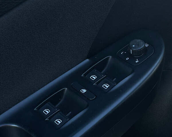 Черный Фольксваген Пассат, объемом двигателя 1.8 л и пробегом 257 тыс. км за 6100 $, фото 13 на Automoto.ua