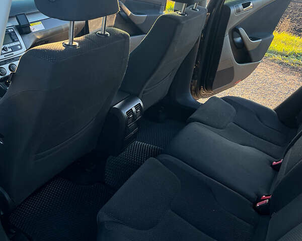 Черный Фольксваген Пассат, объемом двигателя 1.8 л и пробегом 257 тыс. км за 6100 $, фото 9 на Automoto.ua