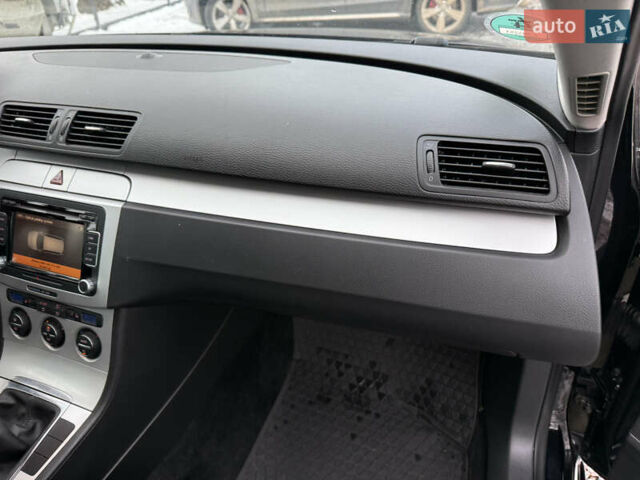 Черный Фольксваген Пассат, объемом двигателя 1.39 л и пробегом 238 тыс. км за 5950 $, фото 50 на Automoto.ua