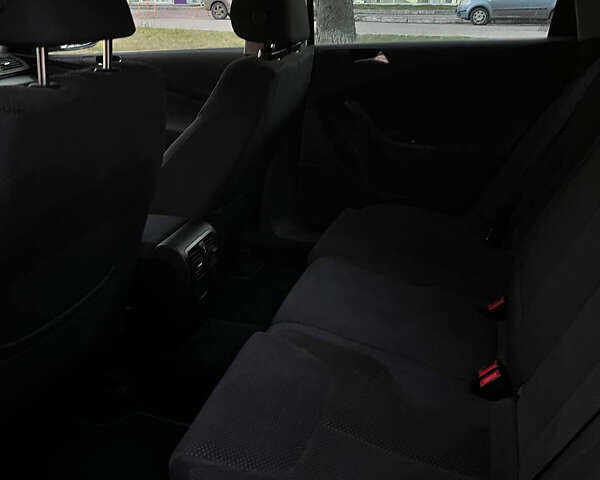 Черный Фольксваген Пассат, объемом двигателя 1.8 л и пробегом 225 тыс. км за 7350 $, фото 17 на Automoto.ua