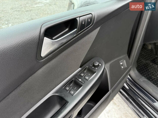 Черный Фольксваген Пассат, объемом двигателя 1.39 л и пробегом 238 тыс. км за 5950 $, фото 26 на Automoto.ua